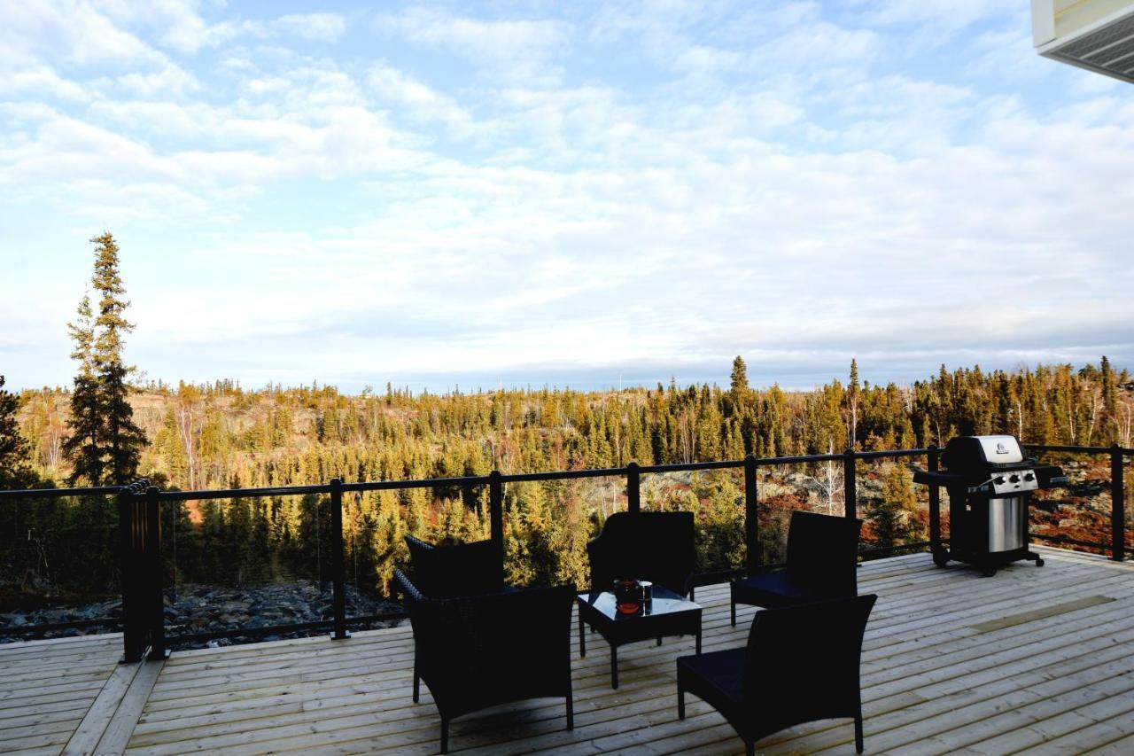 Aurora Guest House Єллоунайф Екстер'єр фото